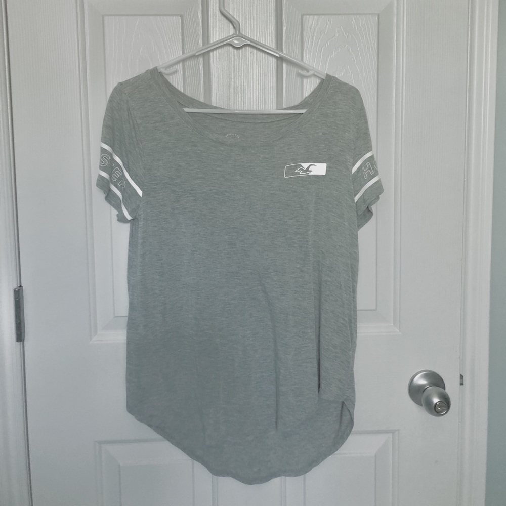 a hollister, super soft tee!